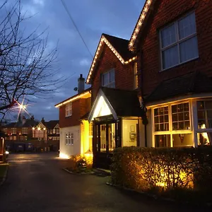 Corner House Gatwick With Bookable Parking 4*, Horley Reino Unido