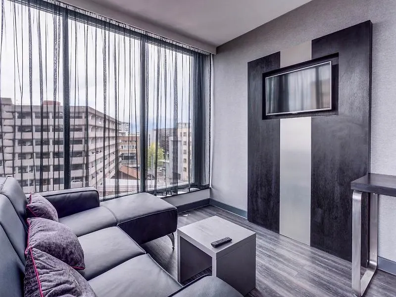 Roomzzz Nottingham City 4*,