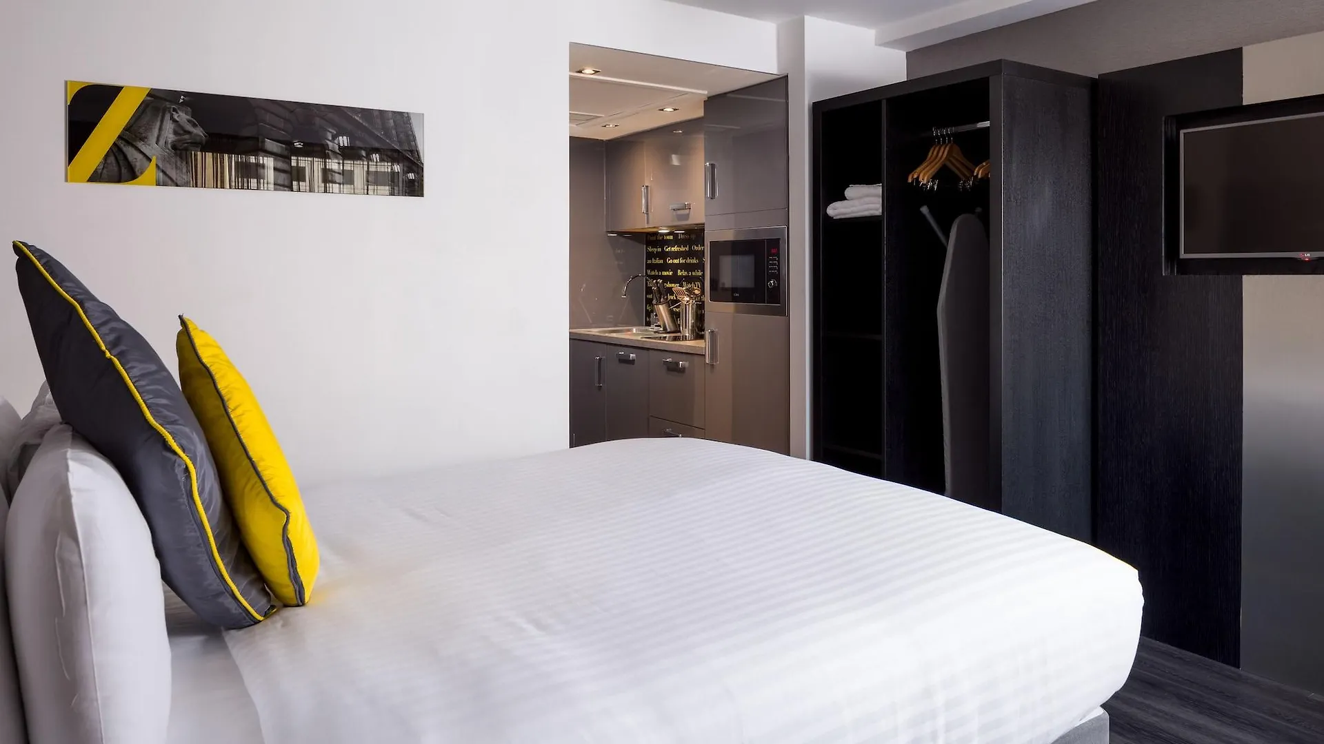 Roomzzz Nottingham City 4*,  United Kingdom