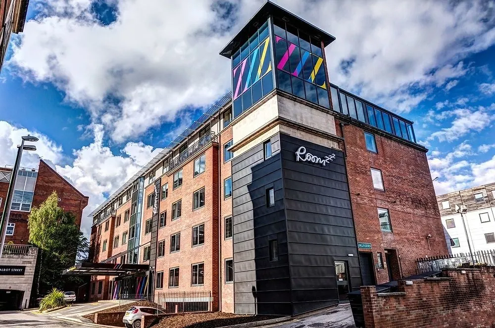 Roomzzz Nottingham City Aparthotel