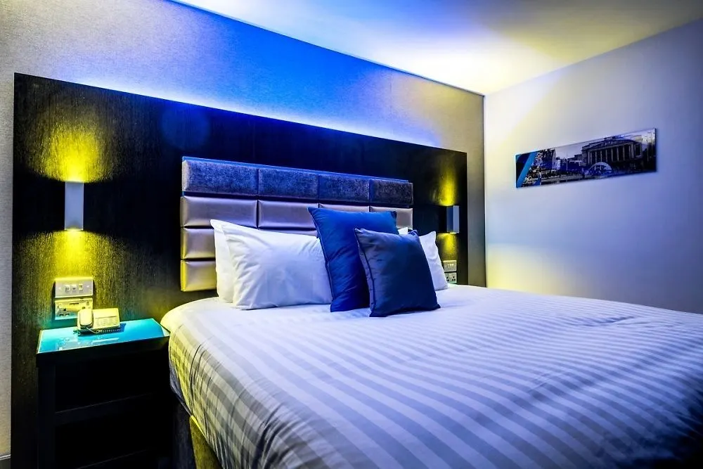 Roomzzz Nottingham City Aparthotel